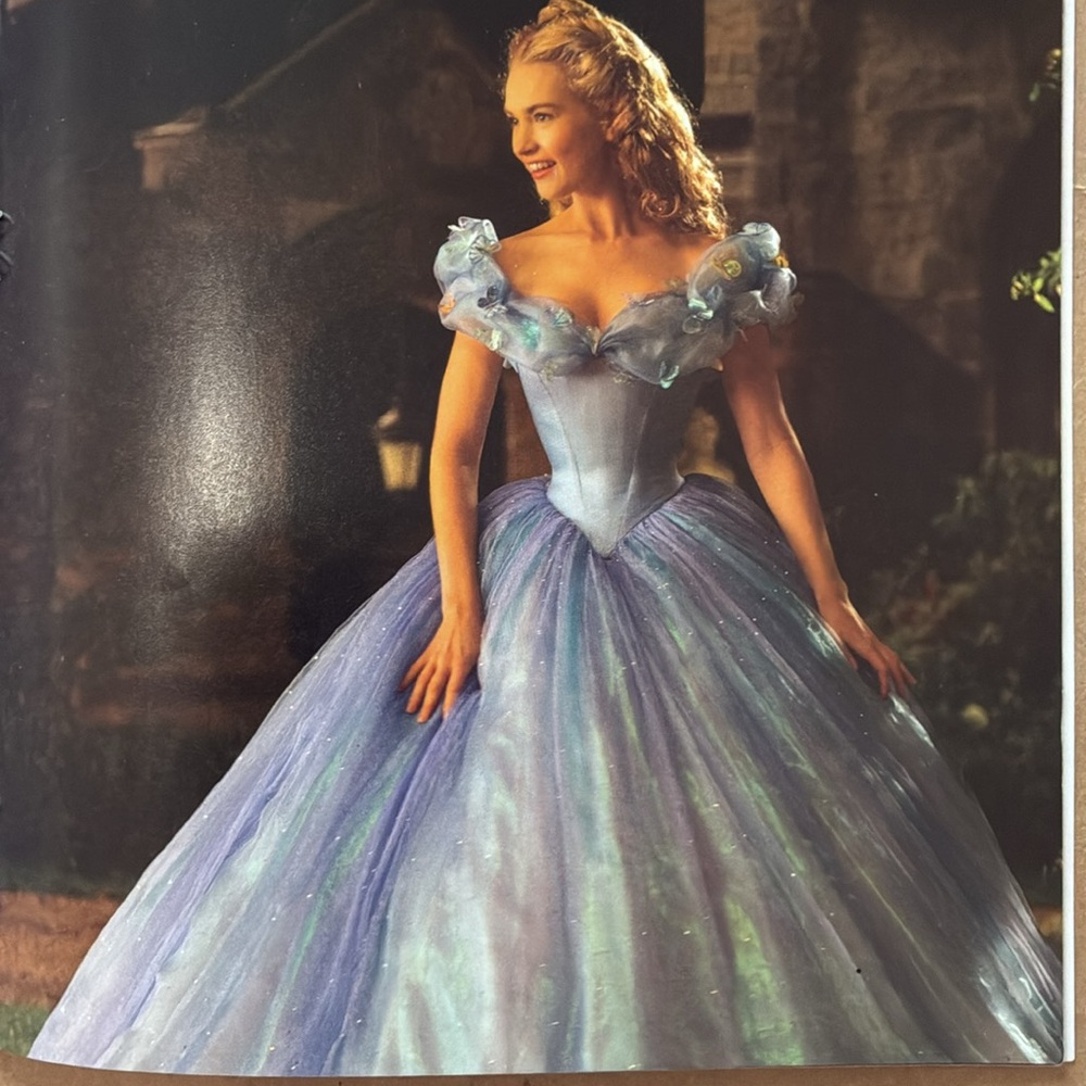 Set of three Disney princess books 1 hardcover 2 paperback - Picture 5 of 16
